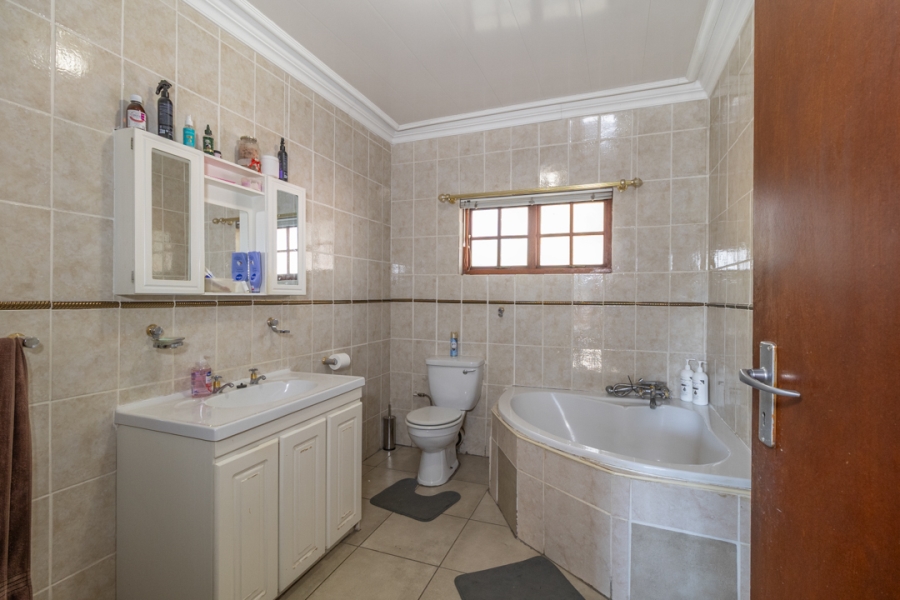 4 Bedroom Property for Sale in Meerhof North West